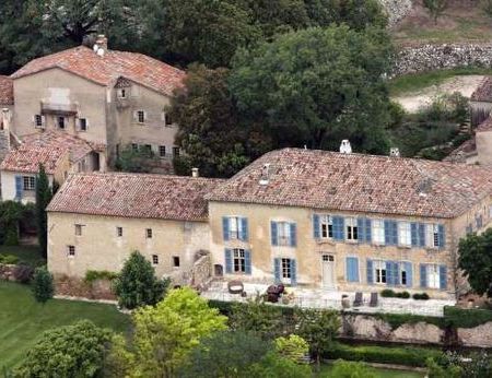 Chateau Miraval bringt beste Weine hervor und arbeitet mit Vinatis zusammen.